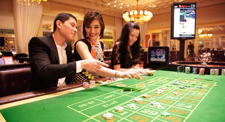 How Does Baccarat Work? Are there side bets in the Baccarat game?